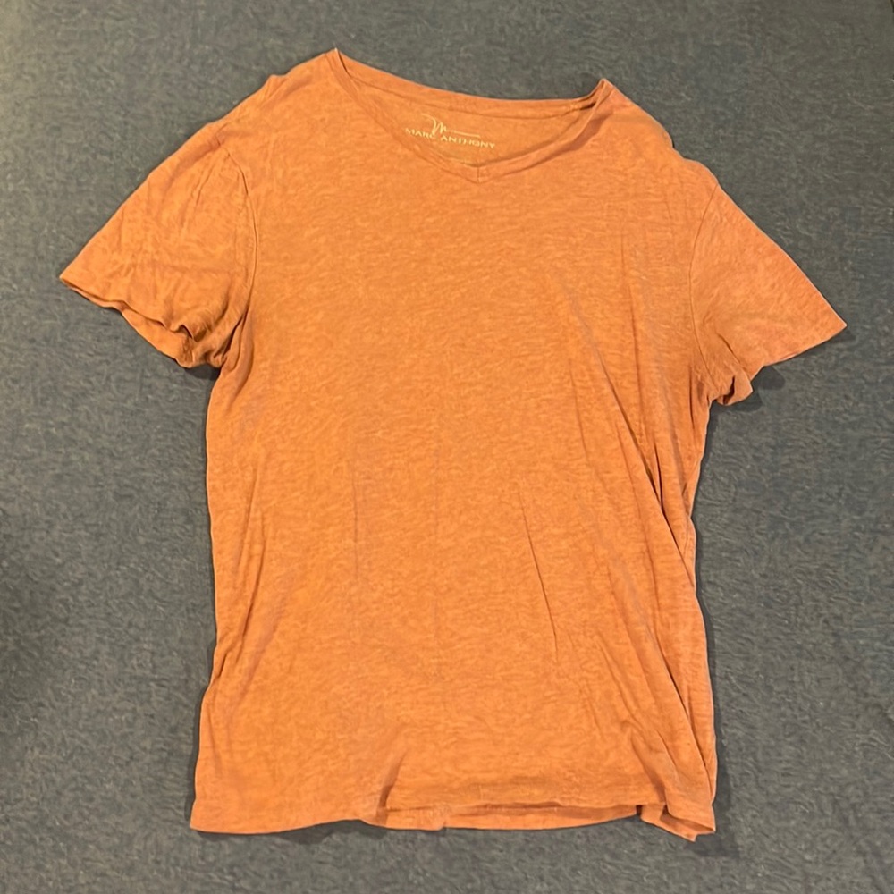 Marc Anthony faded red Vneck tee